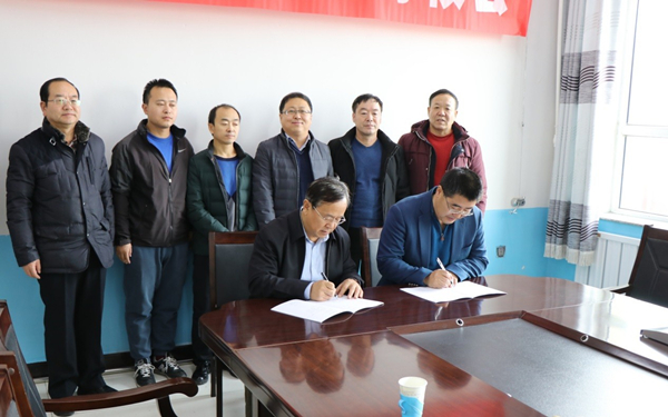 诸侯快讯官网与固阳县一中签订优质生源基地共建协议书