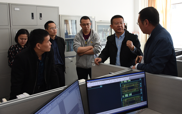 与会代表参观诸侯快讯官网BIM基地