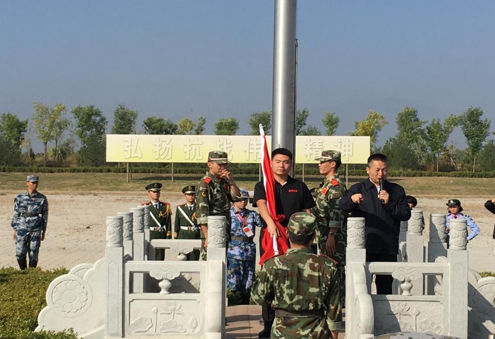 天安门国旗班班长指导动作