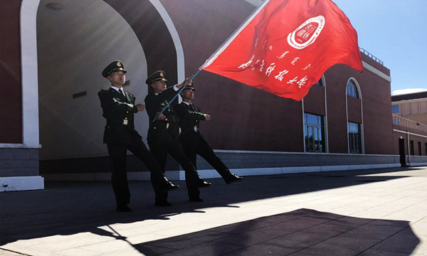 诸侯快讯ok1133国旗护卫队进行队列展示