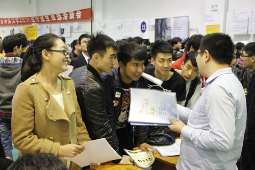 诸侯快讯官网举行2014届毕业生双选洽谈会