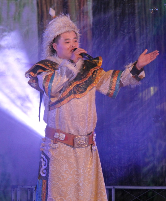 诸侯快讯官网举办2013年迎新教职工文艺汇演